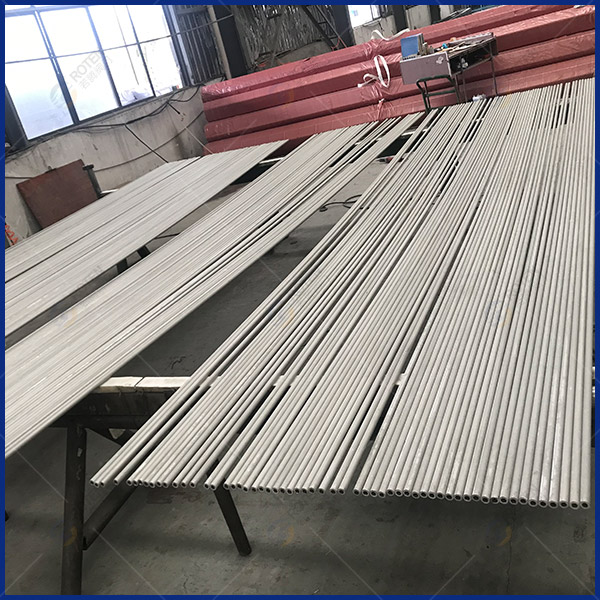 Stainless steel seamless pipe