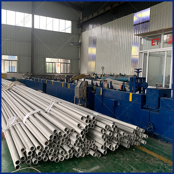 Stainless steel seamless pipe